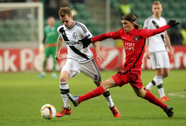 Игровой момент матча Легия - Миттьюлланн