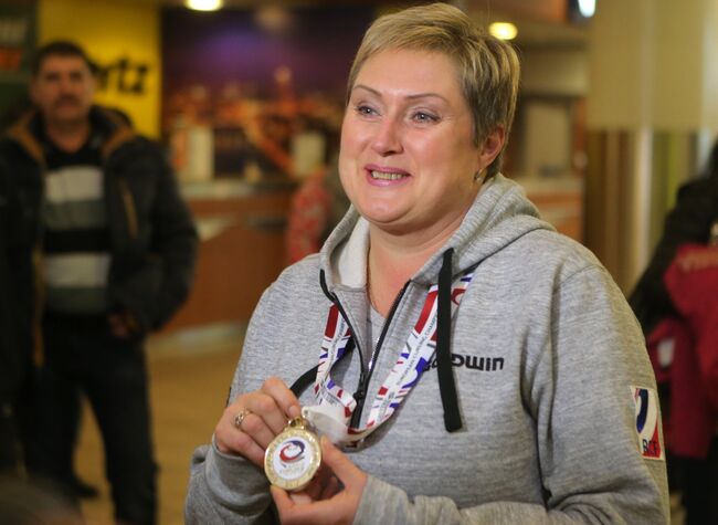 Старший тренер женской сборной России по керлингу Светлана Калалб