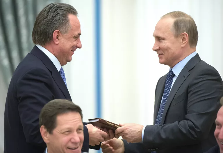 Президент России Владимир Путин (справа) поздравляет министра спорта РФ, председателя оргкомитета Россия-2018 Виталия Мутко с Днем Рождения Президент России Владимир Путин (справа) поздравляет министра спорта РФ, председателя оргкомитета Россия-2018 Виталия Мутко с Днем Рождения