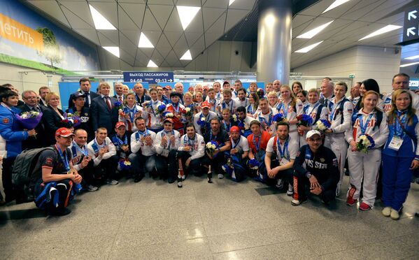 Российские спортсмены во время торжественной встречи сборной России, прибывшей с XVIII Сурдлимпийских игр