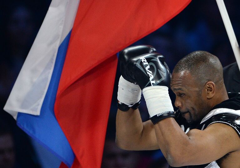 Российско-американский боксер Рой Джонс Российско-американский боксер Рой Джонс