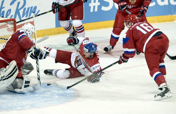 Игровой момент матча молодежных сборных Чехии и России на чемпионате мира по хоккею