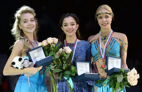 Елена Радионова, Евгения Медведева, Анна Погорилая (слева направо)