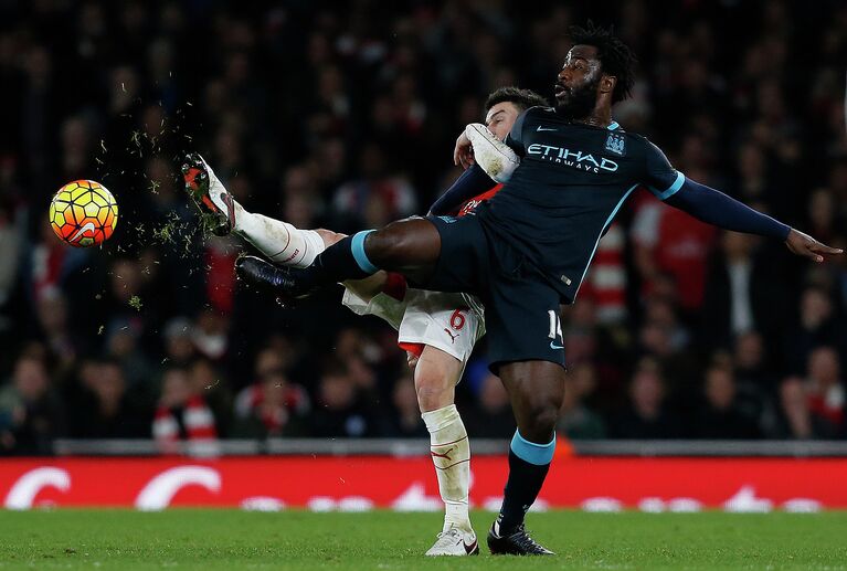 Защитник Арсенала Лоран Косельни и нападающий Манчестер Сити Вилфрид Бони Защитник Арсенала Лоран Косельни и нападающий Манчестер Сити Вилфрид Бони