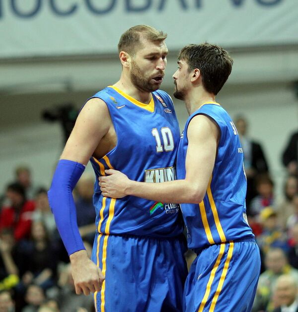 Баскетболисты Химок Дмитрий Соколов и Алексей Швед (слева направо)
