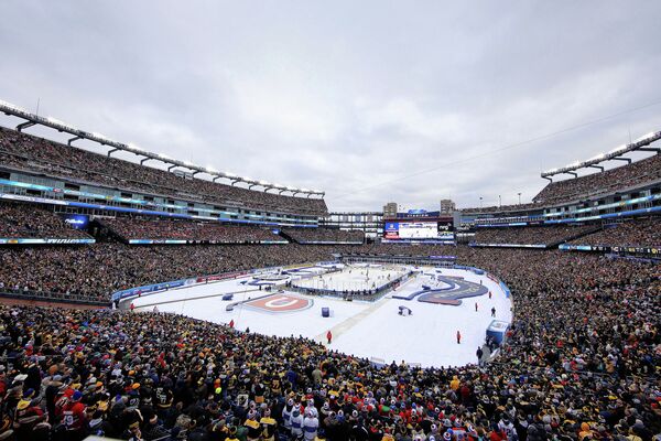 Игровой момент матча Зимней классики НХЛ Монреаль - Бостон