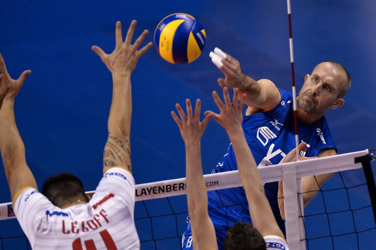 Игровой момент матча Россия - Франция Игровой момент матча Россия - Франция