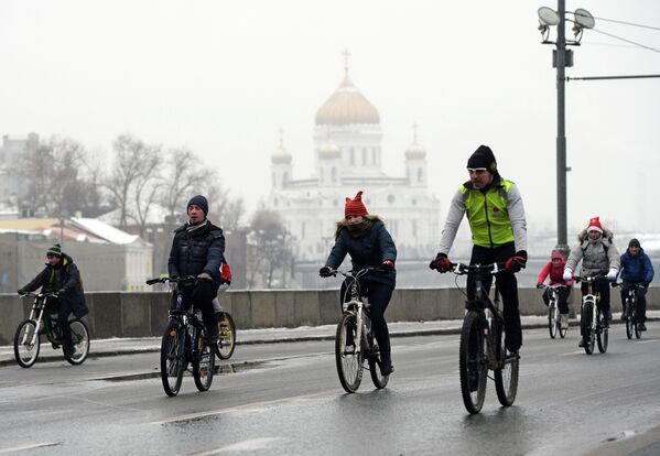 Участники первого зимнего Московского велопарада