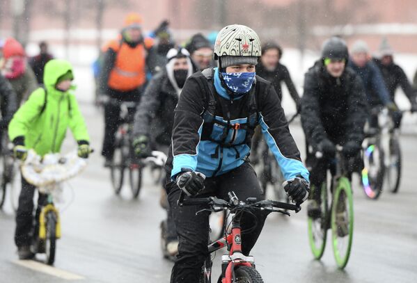 Участники первого зимнего Московского велопарада