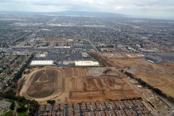 Строящийся стадион Сент-Луис Рэмс в пригороде Лос-Анджелеса Инглвуде