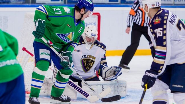 Игровой момент матча КХЛ ХК Салават Юлаев - ХК Сочи