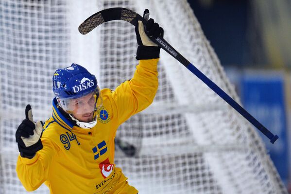 Игрок сборной Швеции по хоккею с мячом Симон Янссон