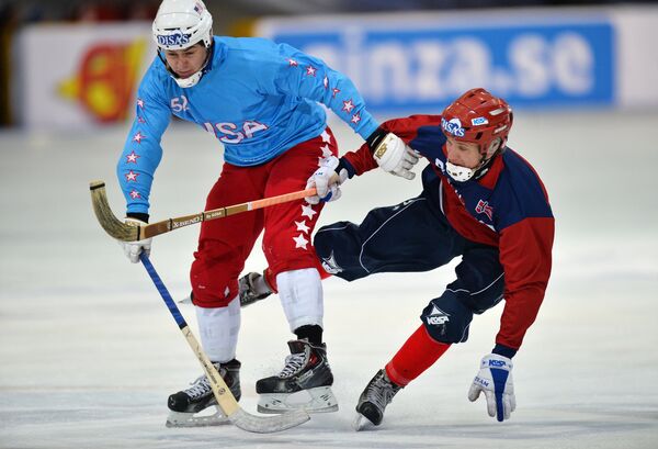 Игрок сборной США Джейкоб Блюхер (слева) и игрок сборной Норвегии Николай Йенсен