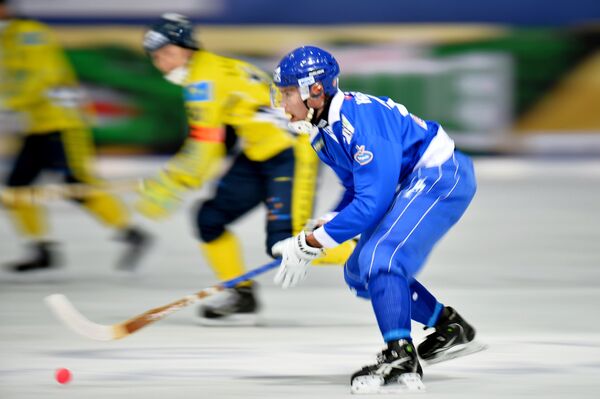 Игрок сборной Финляндии по хоккею с мячом Самули Хелавуори