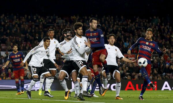 Игровой момент матча Кубка Испании Барселона - Валенсия