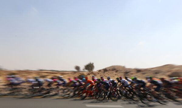 Спортсмены во время велогонки Тур Дубая