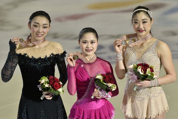 Рика Хонго, Сатоко Мияхара и Мираи Нагасу (слева направо)