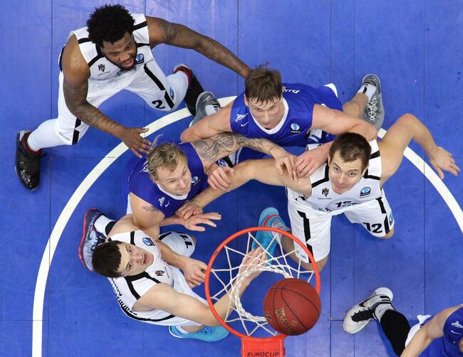 Игровой момент матча Нижний Новгород - Зенит Игровой момент матча Нижний Новгород - Зенит