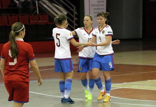 Игроки женской молодежной сборной России по мини-футболу