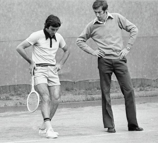 Тренер сборной СССР по теннису Шамиль Тарпищев (справа) и теннисист Александр Метревелли (слева)