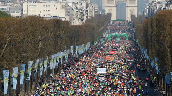 Участники парижского марафона, архив