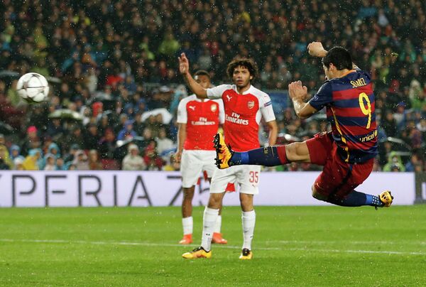 Игровой момент матча Барселона - Арсенал