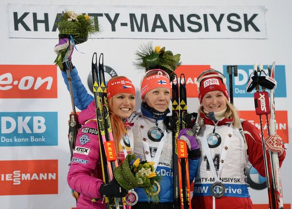 Габриэла Соукалова - 2-е место, Кайса Мякяряйнен - 1-е место и Марте Олсбю - 3-е место (слева направо)