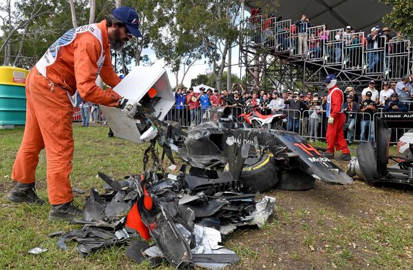 Макларен Фернандо Алонсо после аварии на Гран-при Австралии-2016