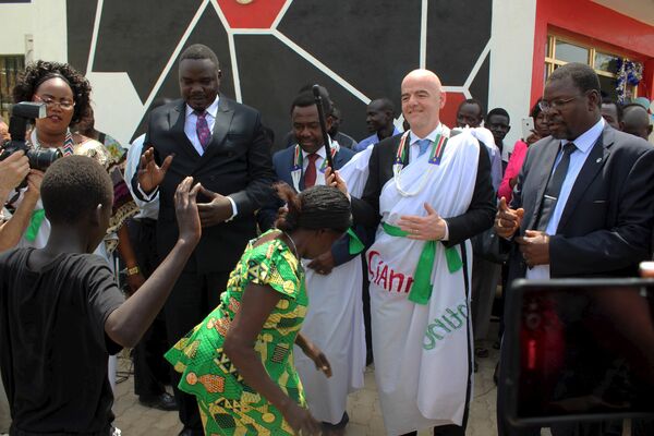 Джанни Инфантино во время визита в Южный Судан