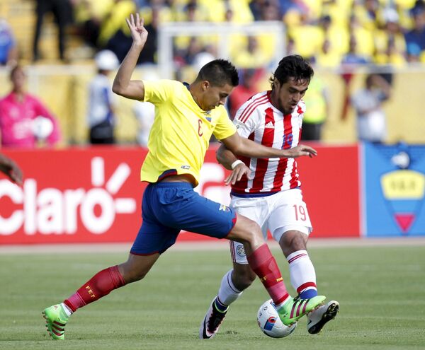 Игровой момент матча Эквадор - Парагвай