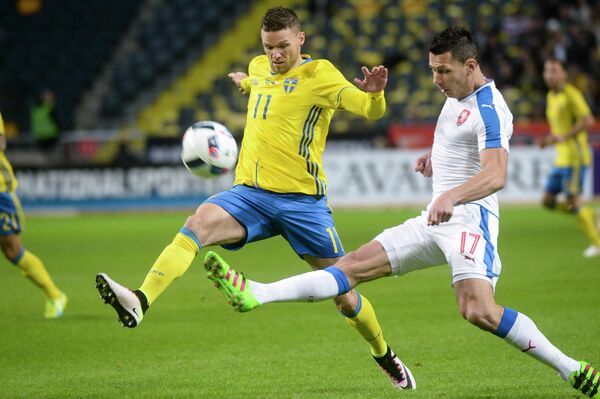 Игровой момент товарищеского матча между сборными Швеции и Чехии