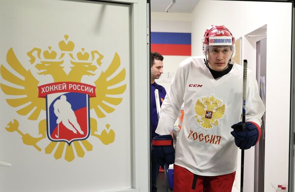 Защитник сборной России по хоккею Андрей Миронов
