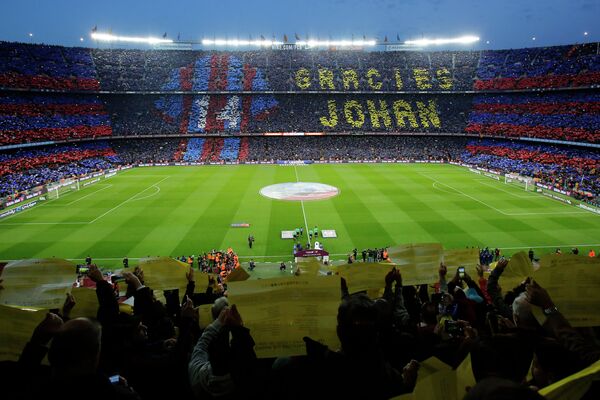 Предматчевый перформанс перед игрой чемпионата Испании Барселона - Реал посвящённый памяти Йохана Кройфа