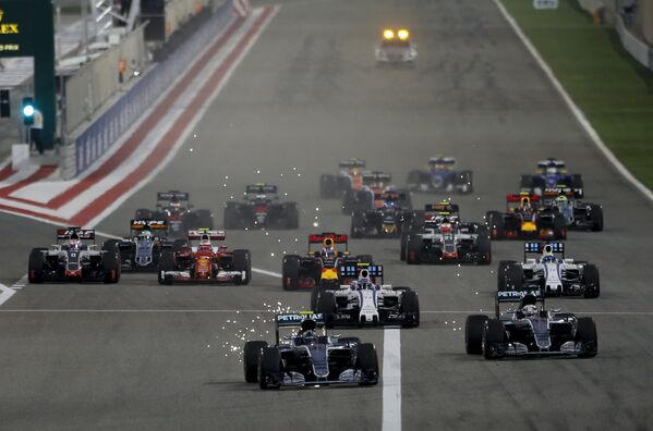 Пилоты во время гонки второго этапа чемпионата Формулы-1 Гран-при Бахрейна