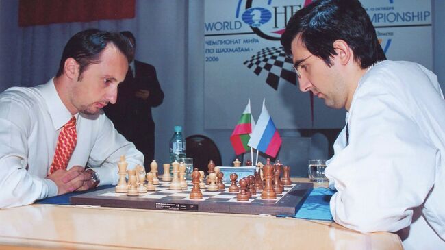 Веселин Топалов и Владимир Крамник (слева направо)