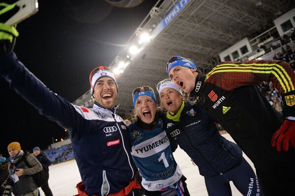 Слева направо: лыжники Федерико Пеллегрино (Италия), Кертту Нисканен (Финляндия) и биатлонисты Карин Оберхофер (Италия) и Симон Шемпп (Германия)