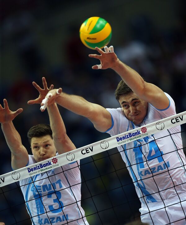 Волейболисты казанского Зенита Игорь Кобзарь (слева) и Александр Гуцалюк