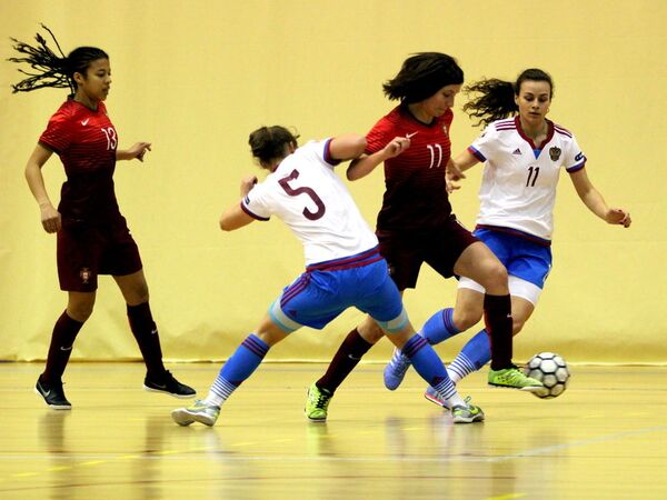Игровой момент товарищеского матча по мини-футболу среди женщин Португалия - Россия