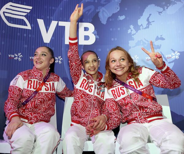 Алия Мустафина, Виктория Комова и Мария Пасека (слева направо)