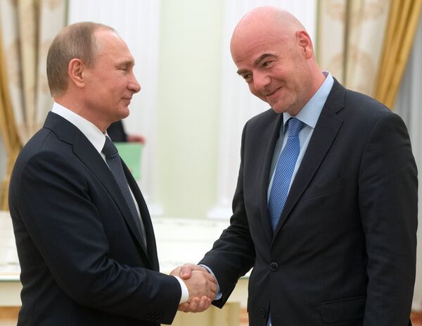Владимир Путин (слева) и Джанни Инфантино