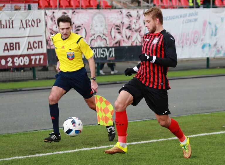 Полузащитник Амкара Януш Голь