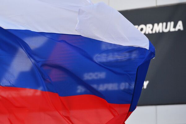 Российский флаг в паддоке Сочи Автодрома
