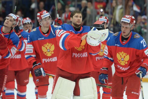 Хоккеисты сборной России после окончания матча