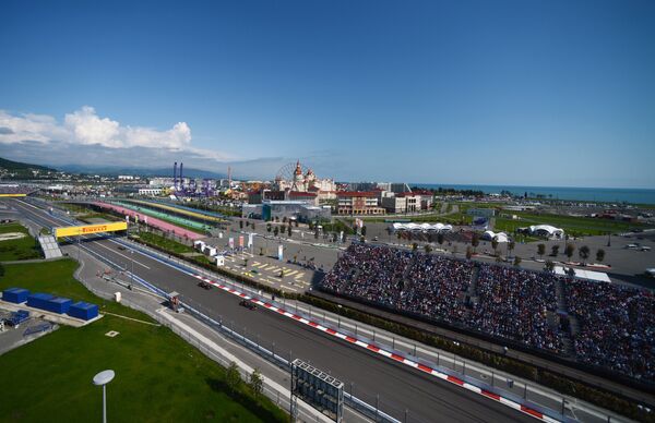 Вид на гоночную трассу Сочи Автодром во время гонки Гран-при России