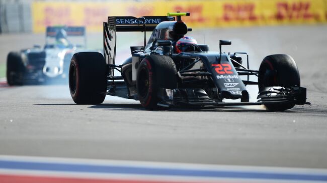 Гонщик команды Макларен Дженсон Баттон