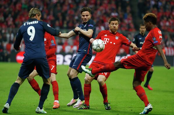 Игровой момент ответного матча полуфинала Лиги чемпионов Бавария - Атлетико