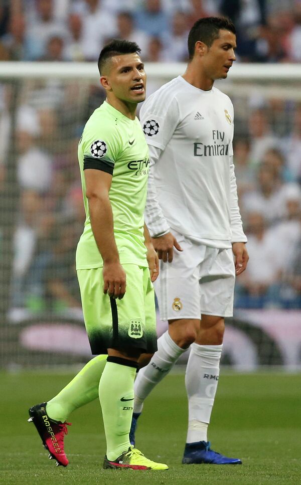 Нападающий Манчестер Сити Серхио Агуэро и нападающий Реала Криштиану Роналду (слева направо)