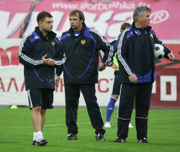 Игорь Корнеев, Александр Бородюк и Гус Хиддинк (слева направо)