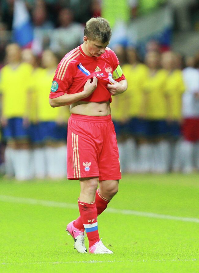Нападающий сборной России Андрей Аршавин после поражения от команды Греции