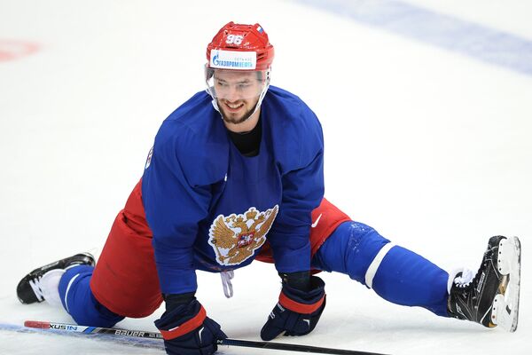 Нападающий сборной России по хоккею Александр Бурмистров